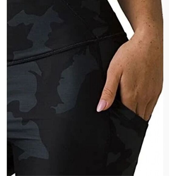 NWT prAna Electa Shorts Black Camo XS - Picture 2 of 5
